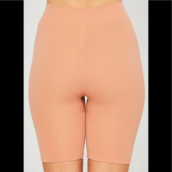 Seamless Active Short - Picture 3 of 4